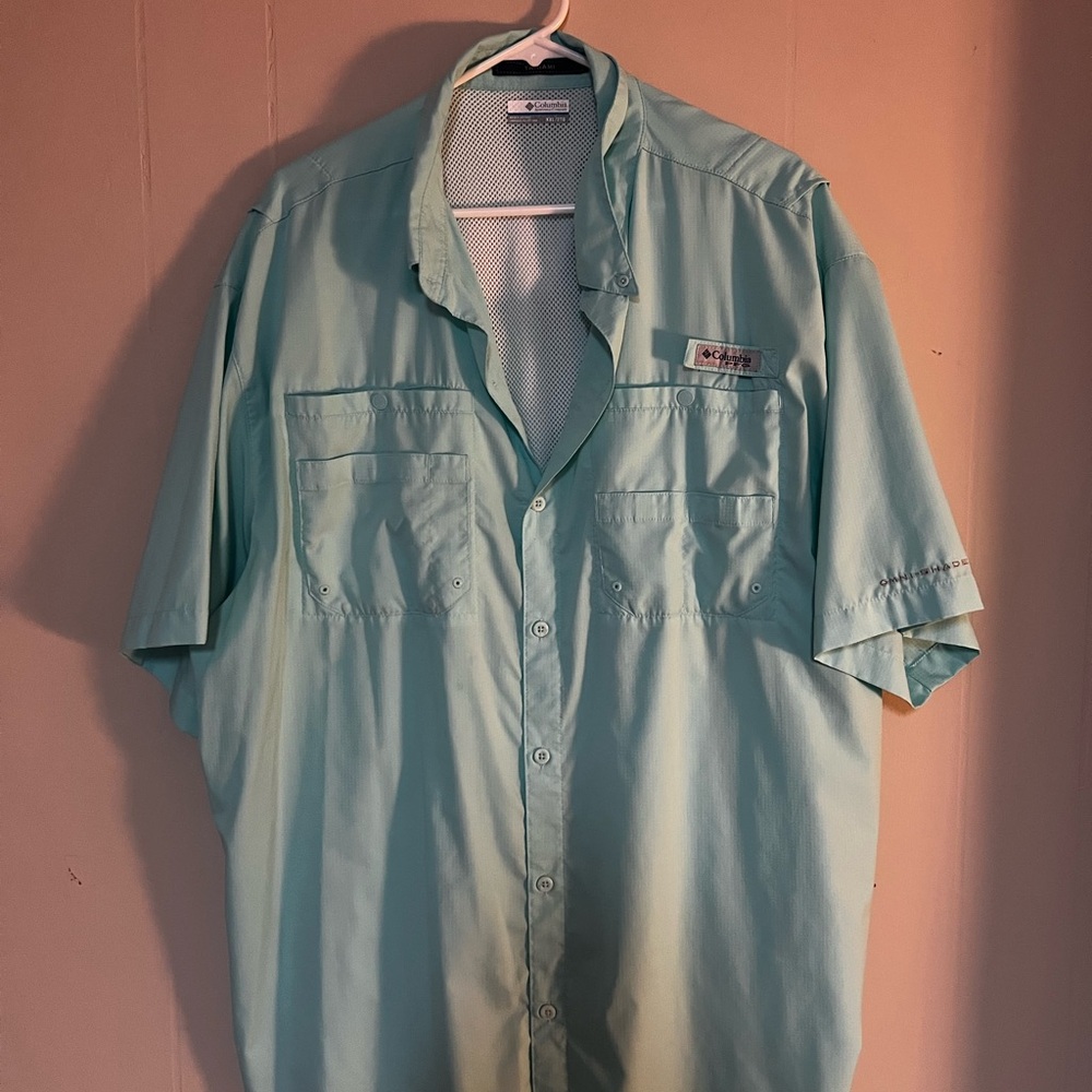 Columbia Men's Aqua Short Sleeve Button Down Shirt
